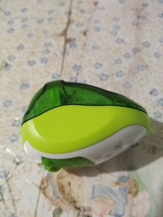 Vendo afia para lápis verdes e branco