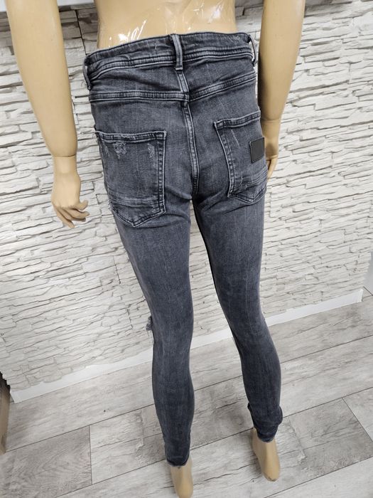 Super modne spodnie jeansowe damskie czarne Zara rozmiar 42 z przetarc