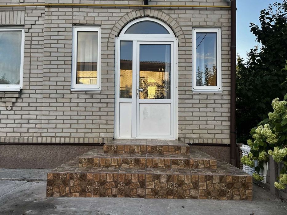 Продам гарний будинок 70км від м.Києва