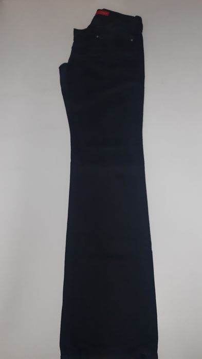 Calças Ganga Salsa semi novas tamanho 32/34 corte a direito/boca sino