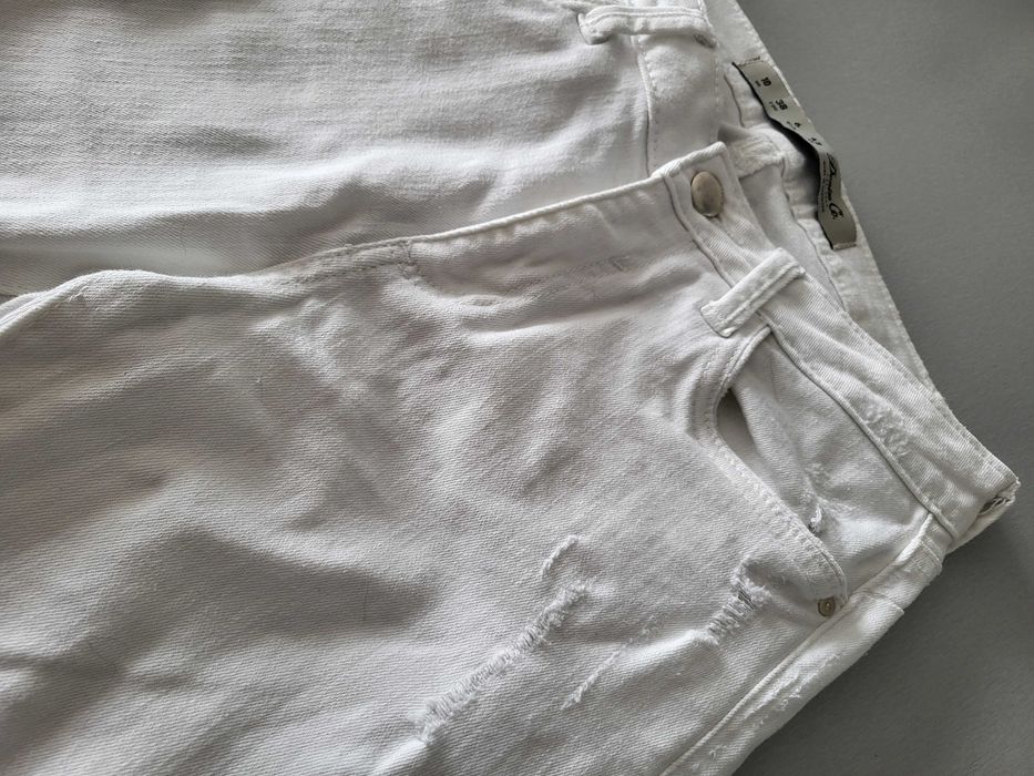 Białe spodnie jeansowe przetarcia 7/8 r.36