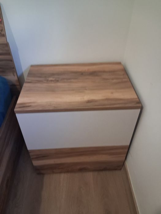 Cama estrado mesa cabeceira