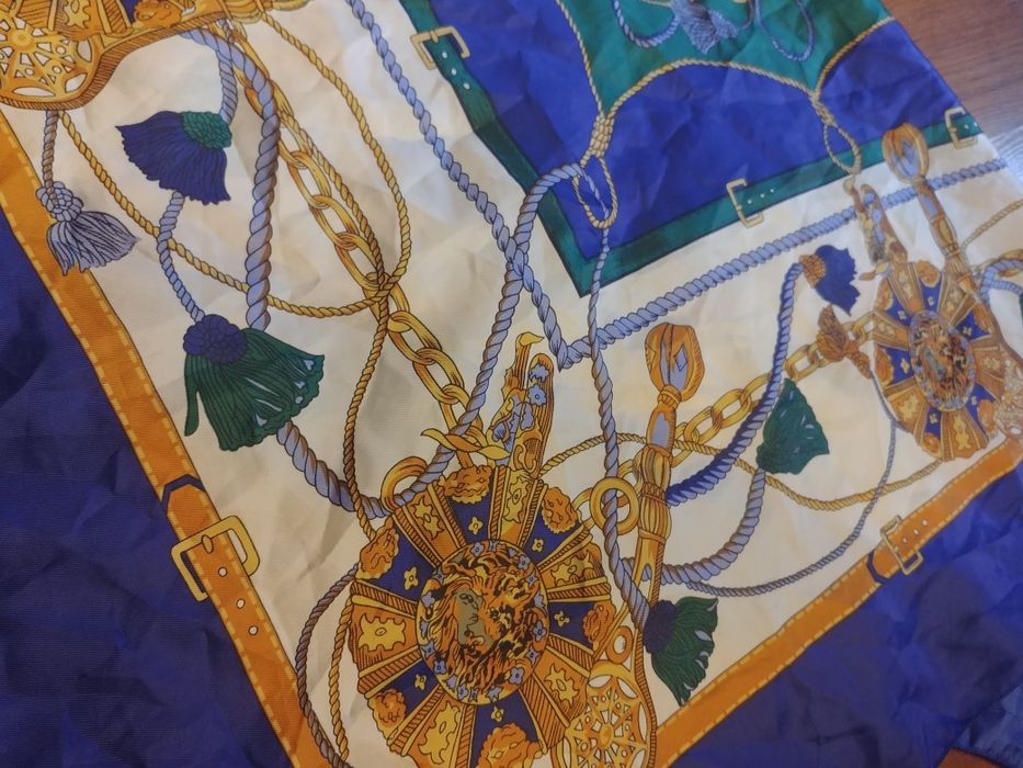 Chusta w stylu Versace