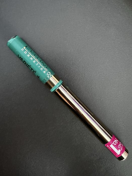 Eveline Cosmetics variete eyeliner peacock green