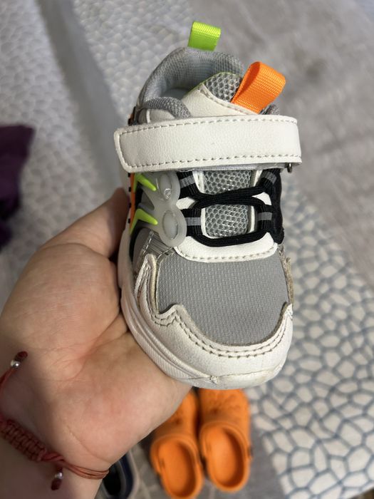 Дитячі кросівки і кеди