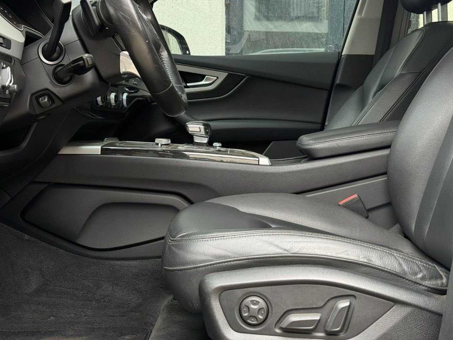 Автомобіль Audi Q7