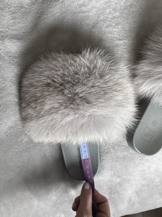 Klapki z futrem z lisa szarego