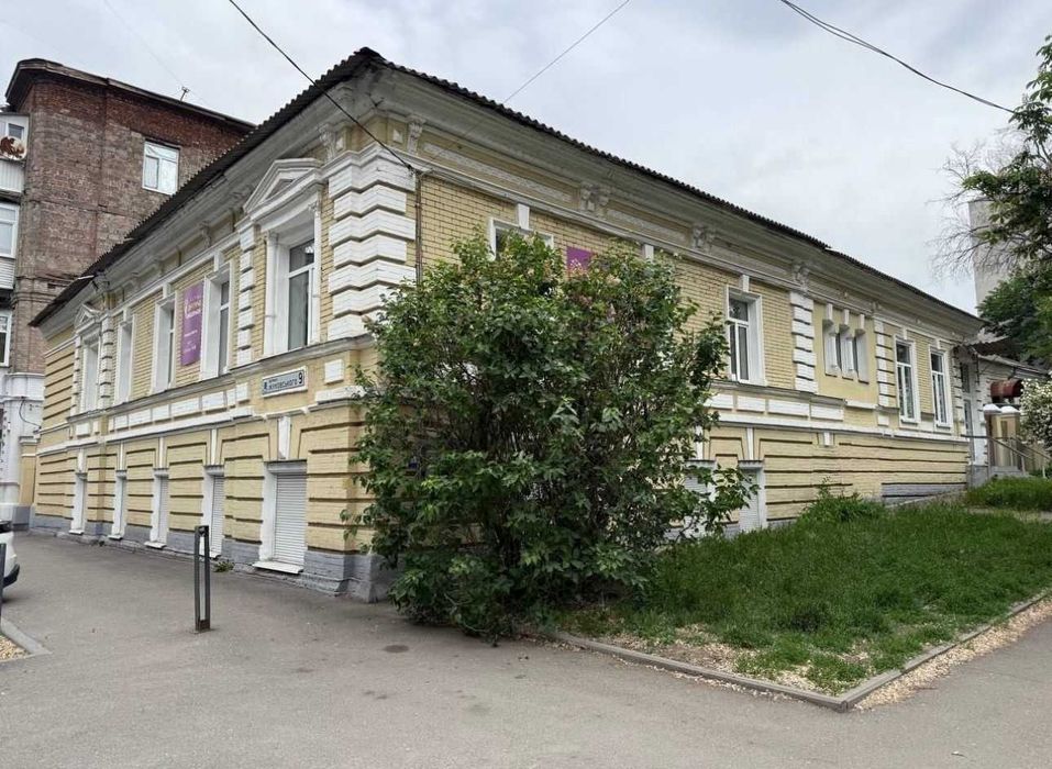 Продаж окремо стоячої будівлі в центрі Дніпра (468 кв.м.)