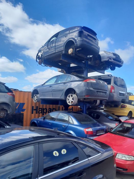 Renault  Laguna  3 na części
