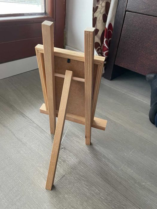 Drewniana ramka ze stelażem