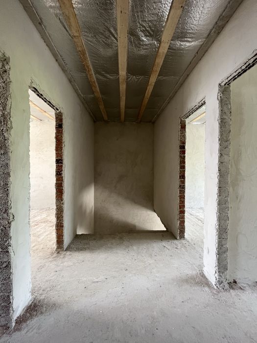 Продається готовий до ремонту таунхаус в Вовчинця