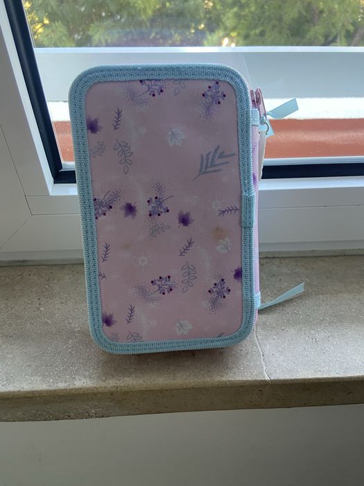 Dois conjunto de material escolar novos