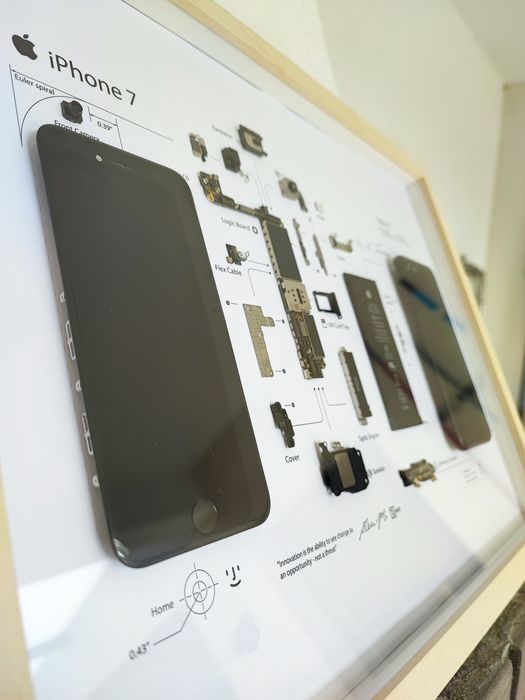 Disassembled iPhone 7 Diagram Frame64739217365635121