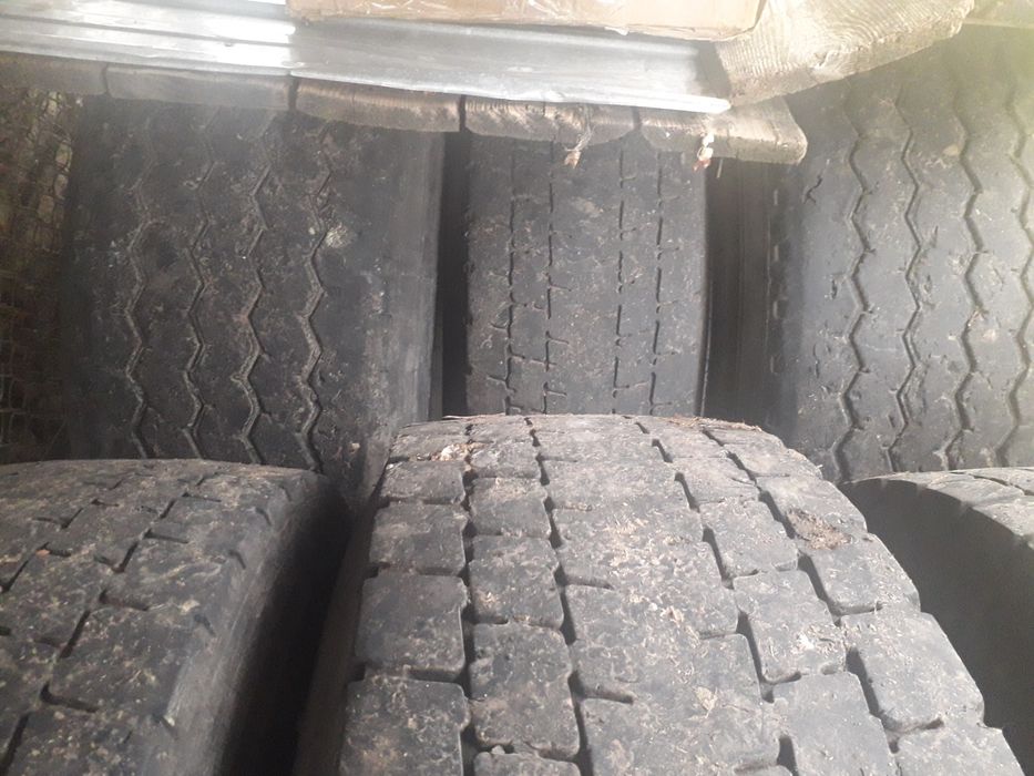 Продам    шини               .