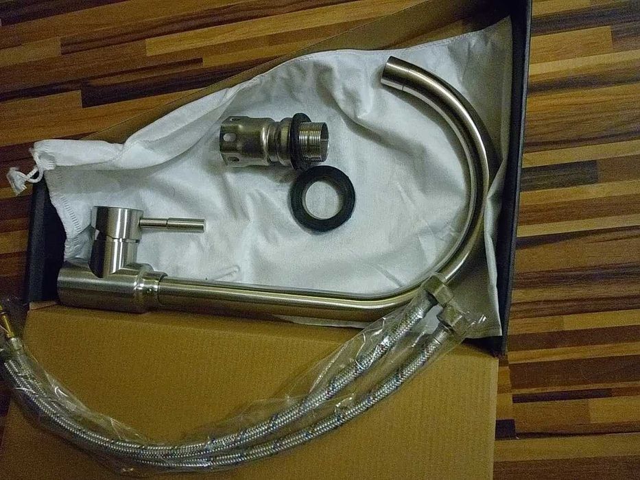 Врізна кухонна мийка зі змішувачем