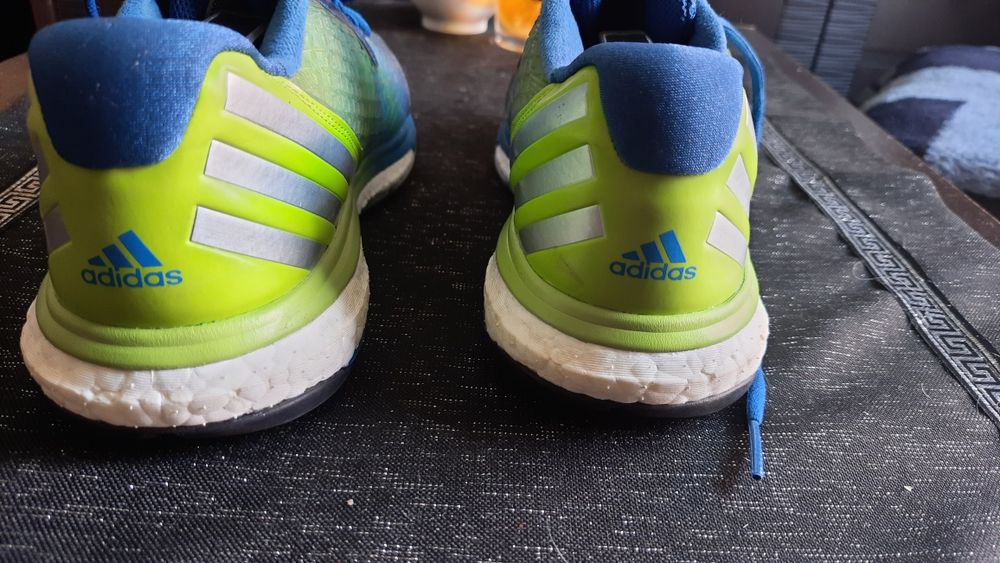 Sportowe buty firmy ADIDAS