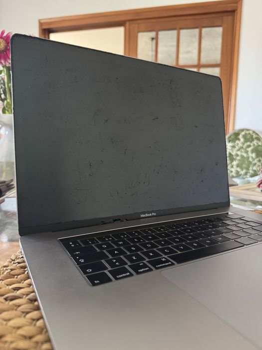 2017 15-inch MacBook Pro474598936087767040