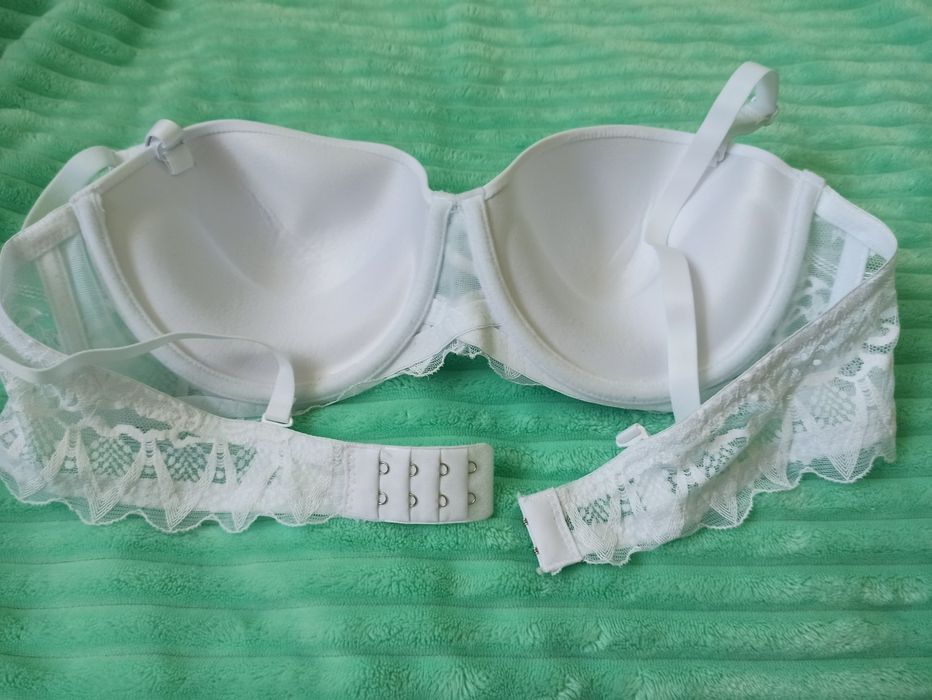 Бустгальтер білий