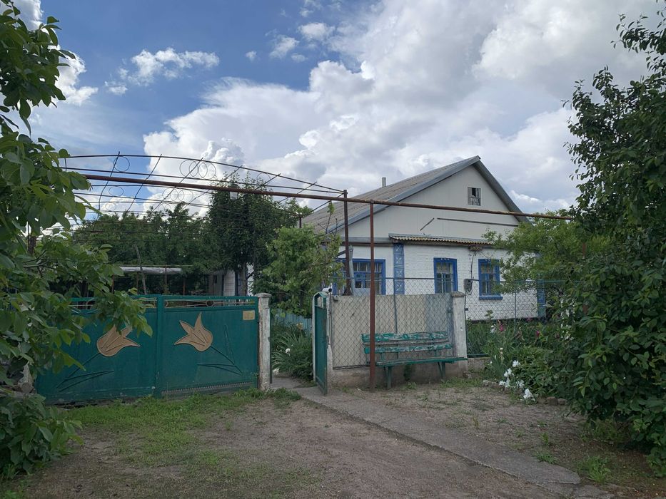 Продам будинок 65 м² у с. Грушівка, 18 км від Покрова - газ, опалення, сад, гараж