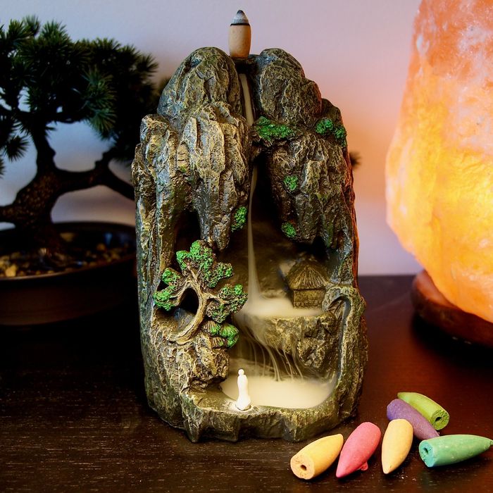 Kominek zapachowy górski wodospad