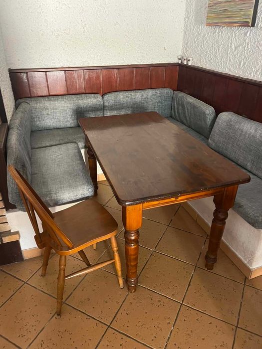 Mesa e Cadeiras de Restaurante em Madeira Maciça – Várias Unidades