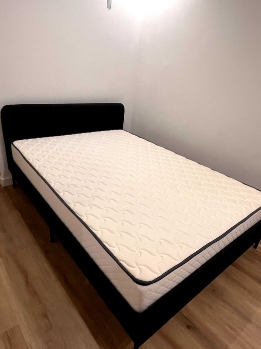 Cama de casal Ikea com colchão