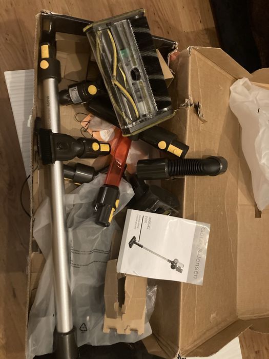 Odkurzacz bezprzewodowy GÖTZE & JENSEN VV700 z akcesoriami