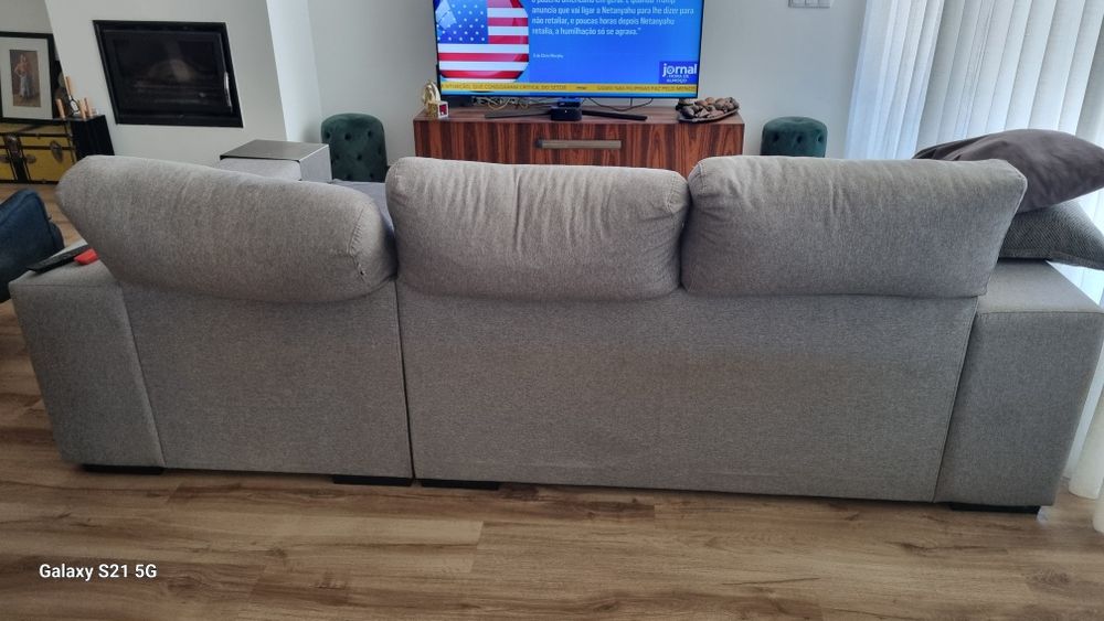 Sofa com chaisse longue à esquerda
