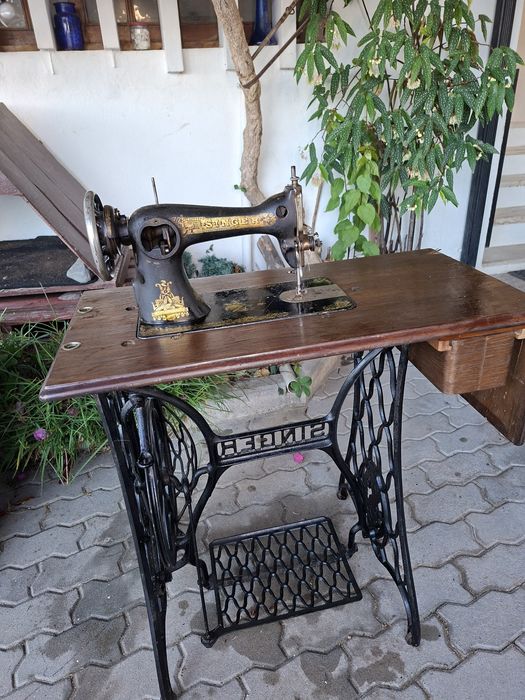 Maquina costura antiga