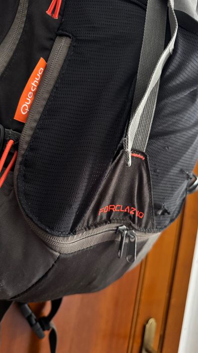 Mochila Forclaz 40 – Usada – Preto e Laranja