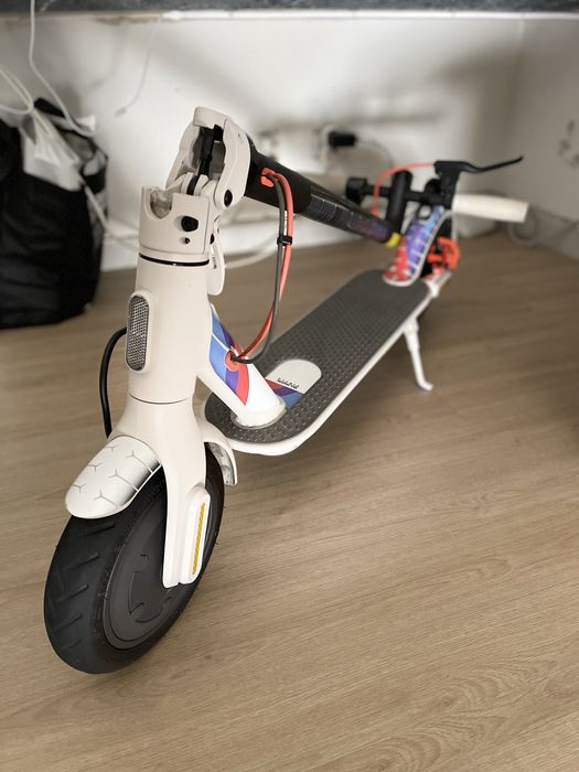 Trotinete Xiaomi Scooter 3 White – Como Nova