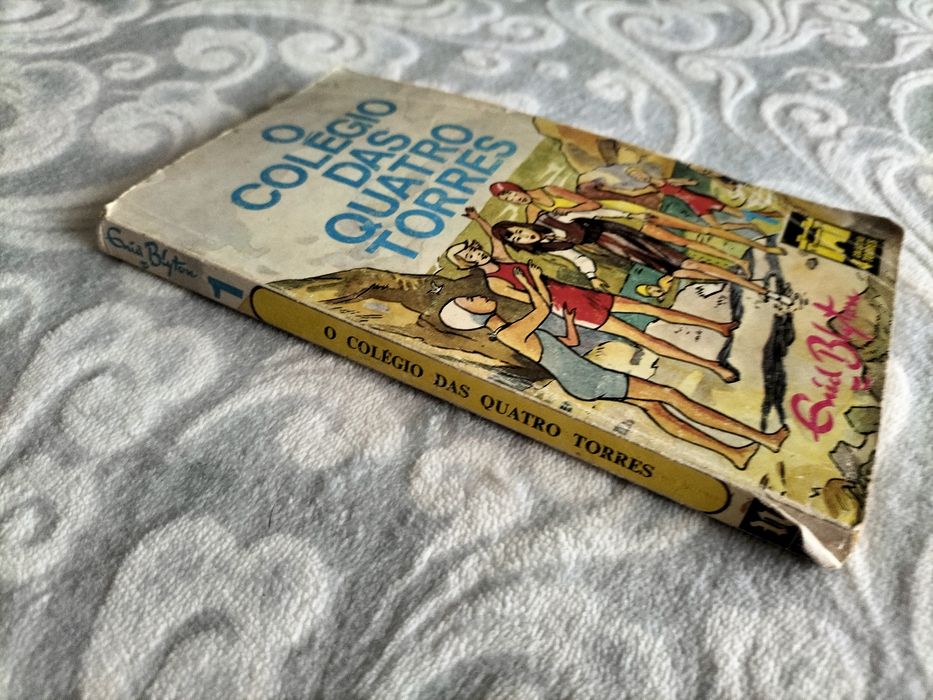 Livro - O colégio das quatro torres