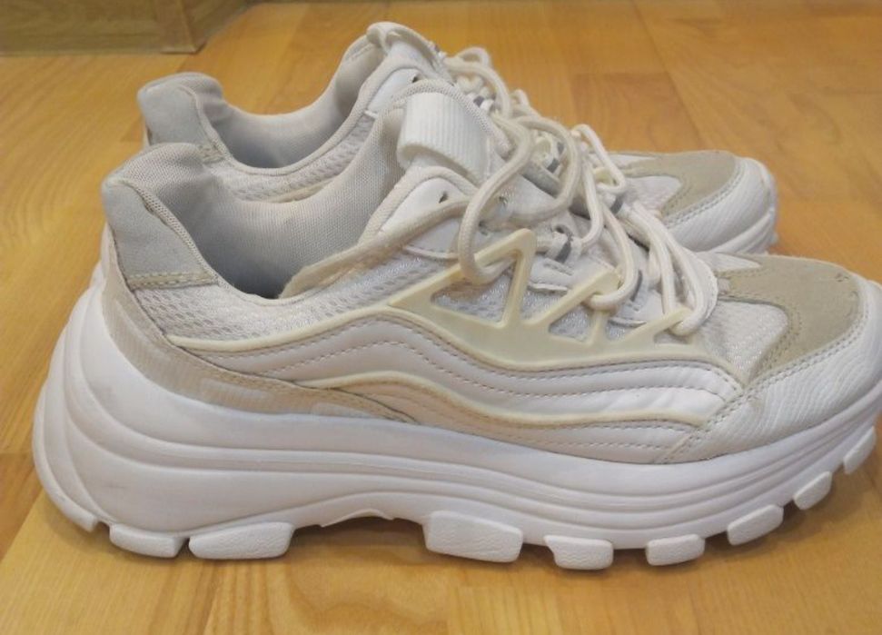 Продам женские демисезонные очень легкие кроссовки Zara TRF Wite  Ориг