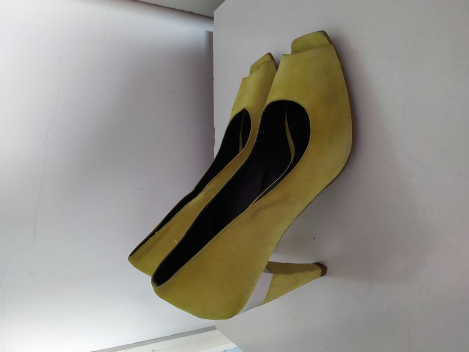 Sapatos 38-39 como novos