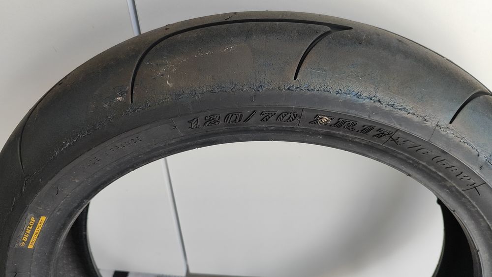 Pneu DUNLOP D213 GP PRO 2 frente