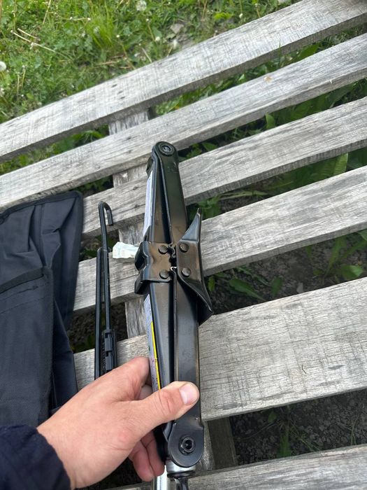 Домкрат Volkswagen ID.3 оригінальний, новий з ключем