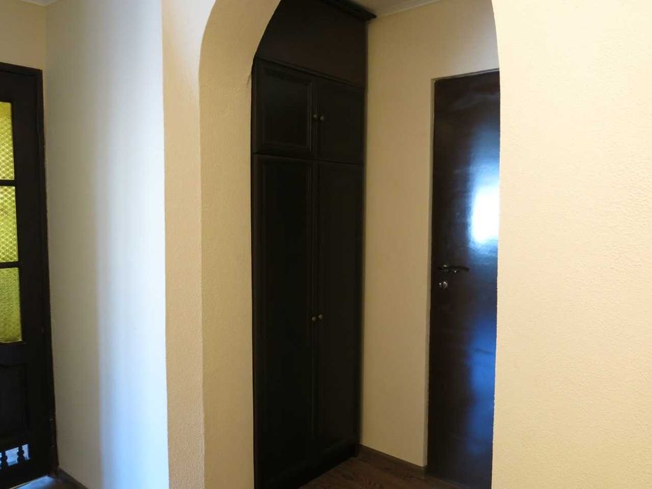 Продам отличную двушку в Центре на улице Пушкинской - всё есть.