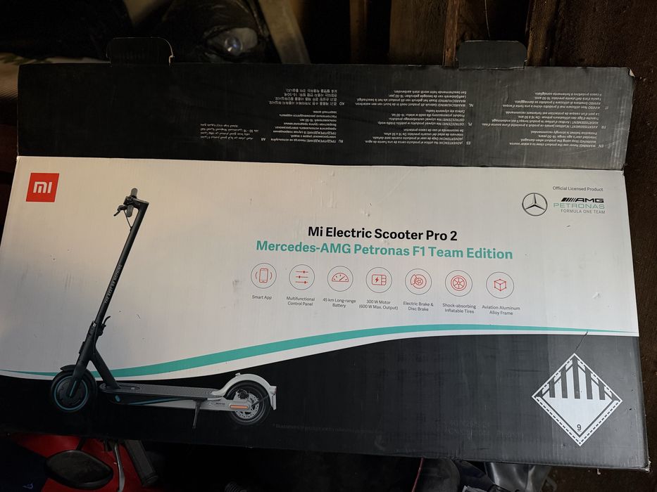 Xiaomi Mi Electric Scooter Pro 2 Mercedes-AMG Petronas F1 Team Edition