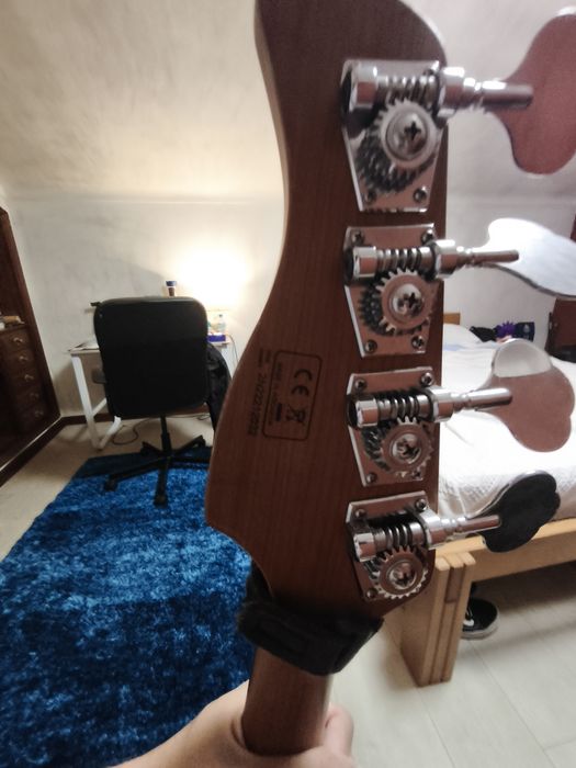 Sire Marcus Miller V5 Natural