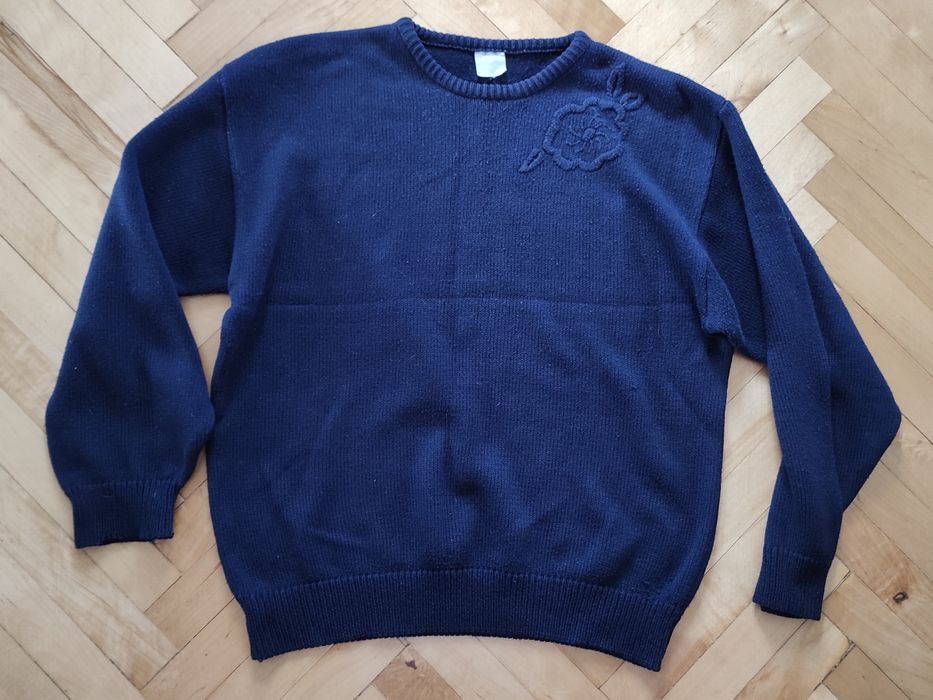 Granatowy sweter z różą S/M