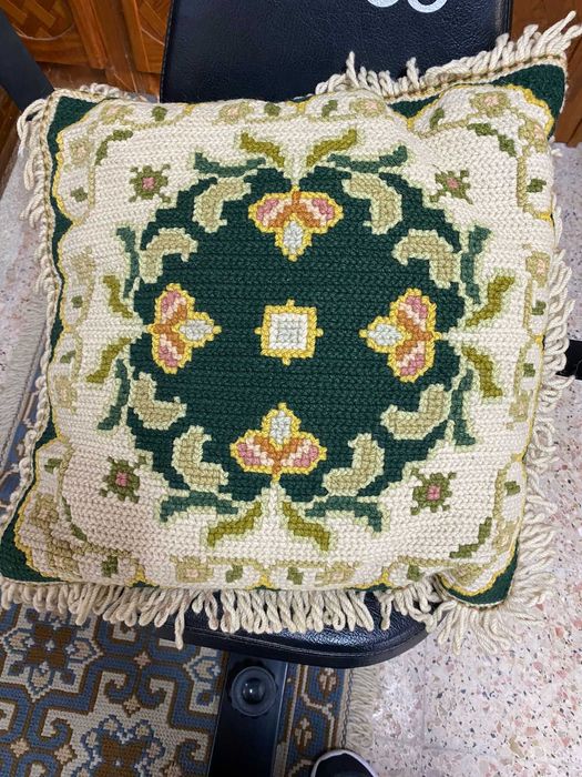 Almofada NOVA em Ponto de Arraiolos