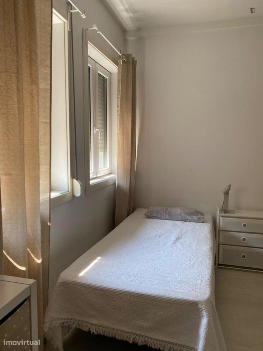 Quarto - localizado em Massarelos Porto