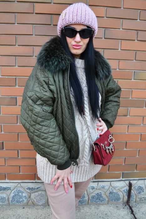 Розовая шапка с отворотом Versace