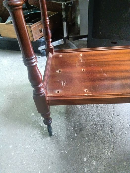 Móvel de apoio com rodinhas