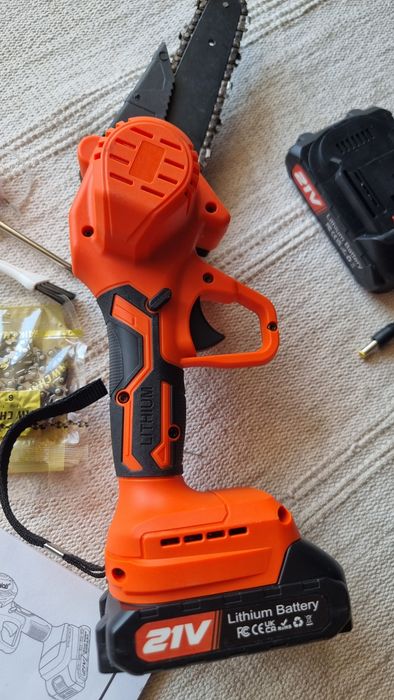 Mini-Motosserra com bateria Salati