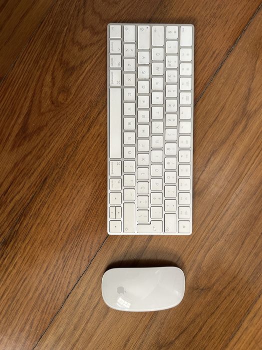Teclado e rato Apple
