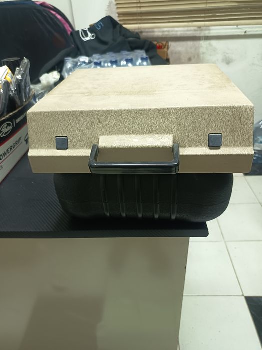 Máquina de escrever AEG antiga vintage Máquina de escrever AEG Olympia Traveller de Luxe