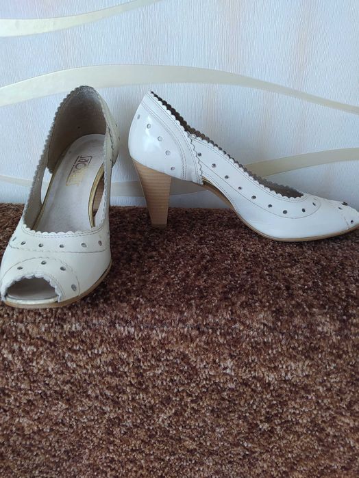 продам туфлі жіночі