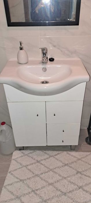 Movel, lavatorio e torneira