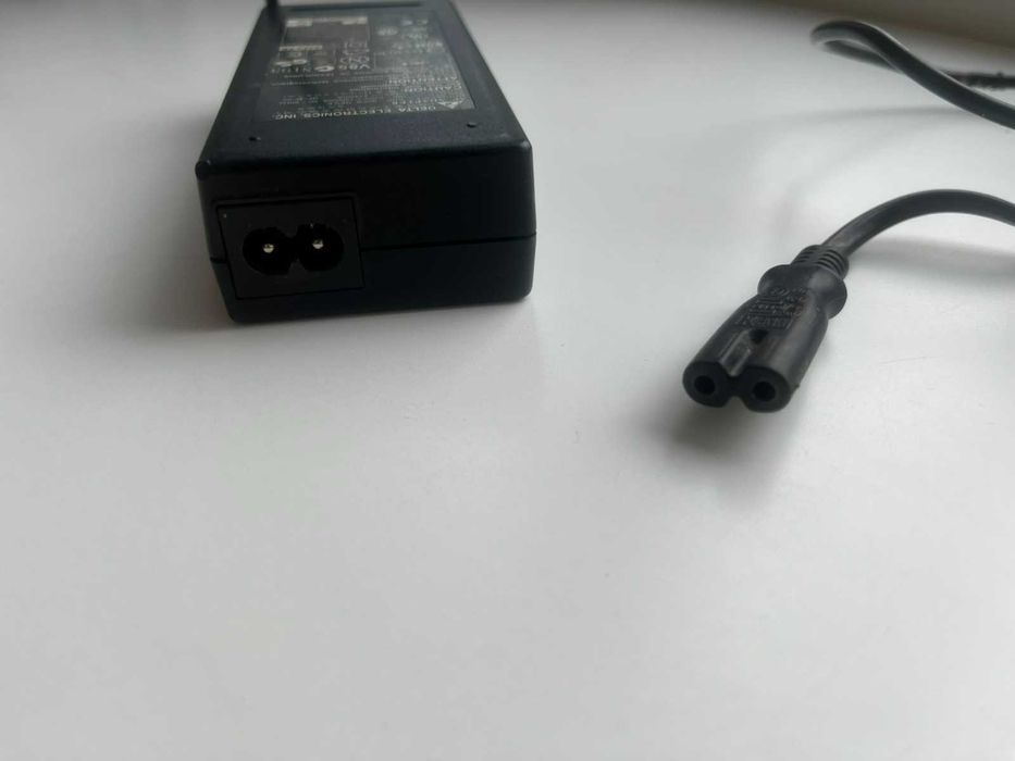 Зарядний пристрій для ноутбука